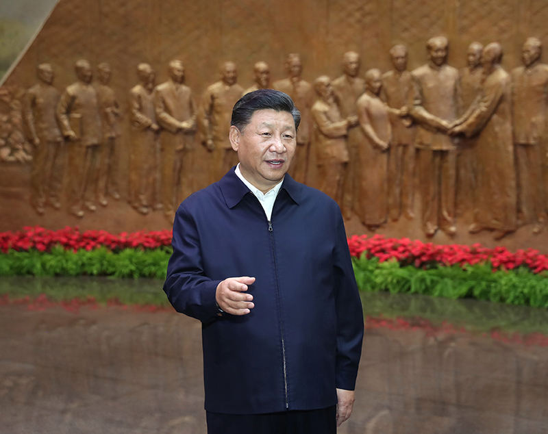 9月12日，中共中央总书记、国家主席、中央军委主席习近平视察中共中央北京香山革命纪念地。这是习近平在香山革命纪念馆参观《为新中国奠基》主题展览，并发表重要讲话。